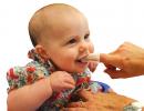 До какого возраста ребенку нужно чистить зубы детской пастой