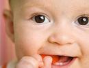 Hva er tegnene på utseendet til de første tennene hos babyer?