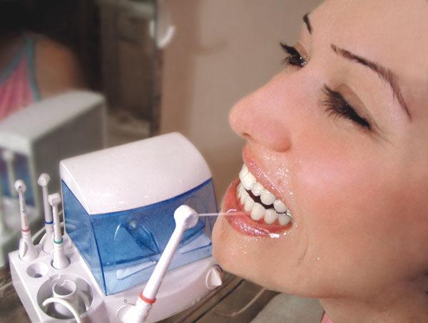 Oralinis irigatorius: į ką atkreipti dėmesį renkantis burbulinį burnos irigatorių, palyginti su
